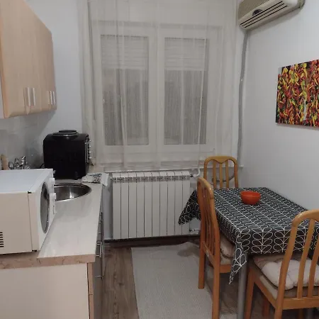 Kaja Apartment *
